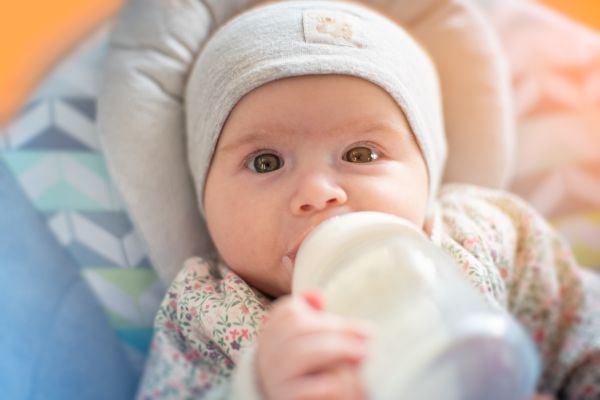 Formula feeding schedule for newborns