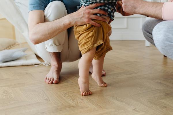 baby walking milestones