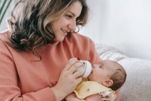 Newborn Hiccups After Feeding: Why They Happen and What Helps